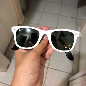 White and black rayban wayfarer